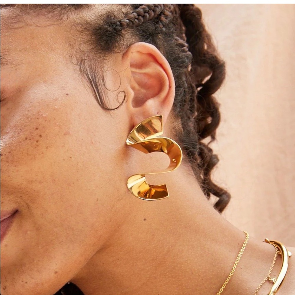 SOKO Maxi Twisted Sia Stud Earrings - Picture 4 of 9